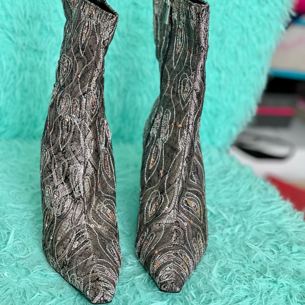 Satin silver boot. Vintage